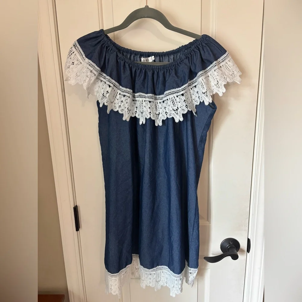 🚨4/$20 Sale!🚨 Blue B&G Off-Shoulder Dress with White Lace Trim Size small - Picture 1 of 7
